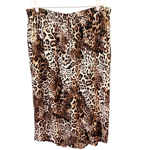 Women's Animal Printed Wide- Leg Pants Side Pockets - Plus Size - Picture 3 of 15